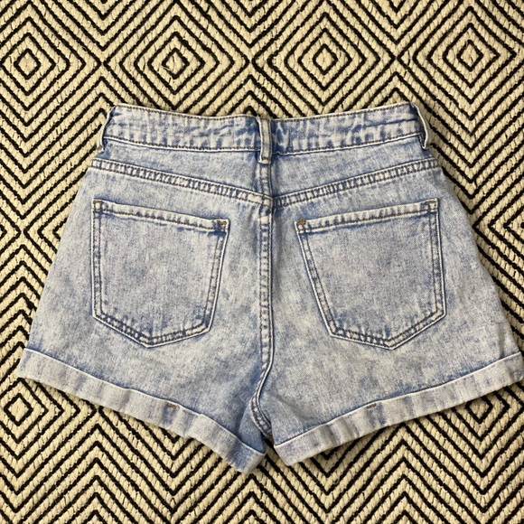 Pacsun Light Wash Mom Jean Short - Picture 3 of 3